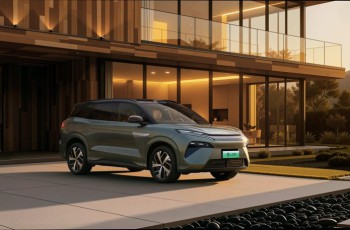 10万级纯电“卷王”诞生：全新MG4带着半固态电池杀进广州车展！