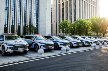 比亚迪警务车，《守护解放西》镜头外的实力答卷